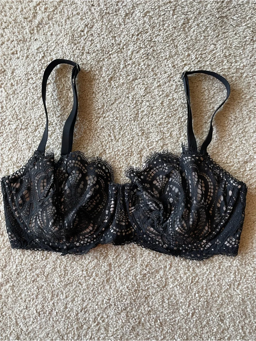 Victoria’s Secret Black Lace Dream Angels No Padding Push Up Underwire Bra 32DDD
